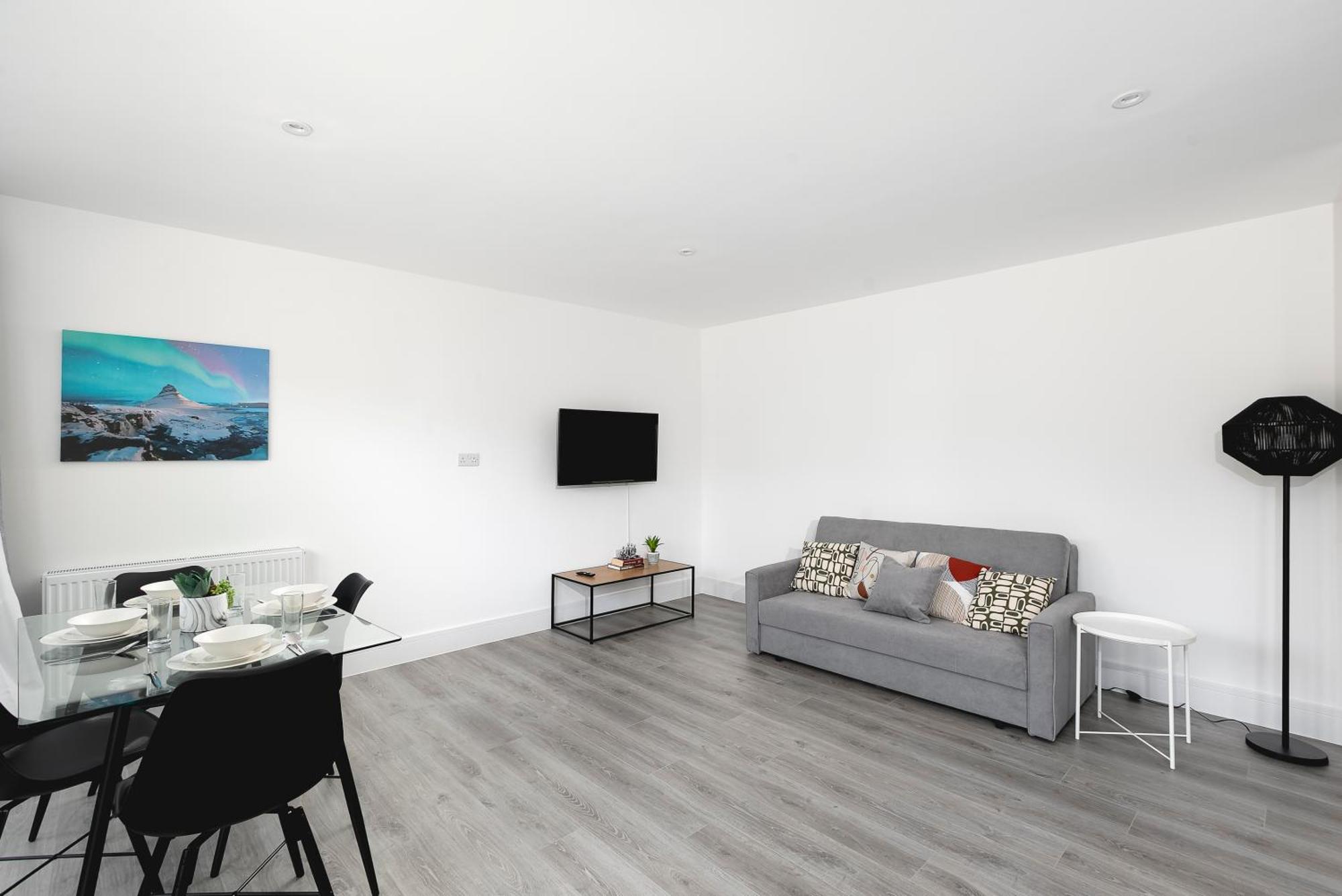 Cozy Apartments With King Size Beds Near Enfield Town & Chase Farm Train Stations With Wifi And Parking Экстерьер фото