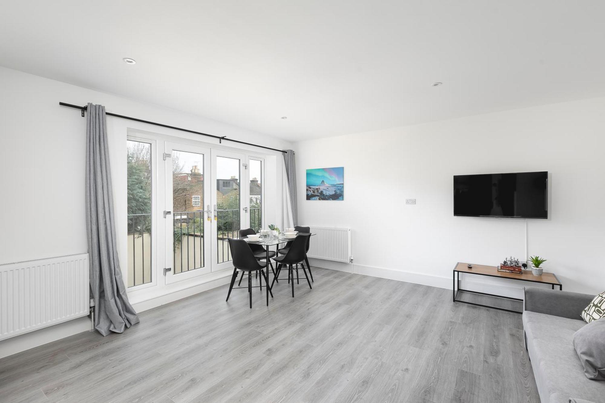 Cozy Apartments With King Size Beds Near Enfield Town & Chase Farm Train Stations With Wifi And Parking Экстерьер фото