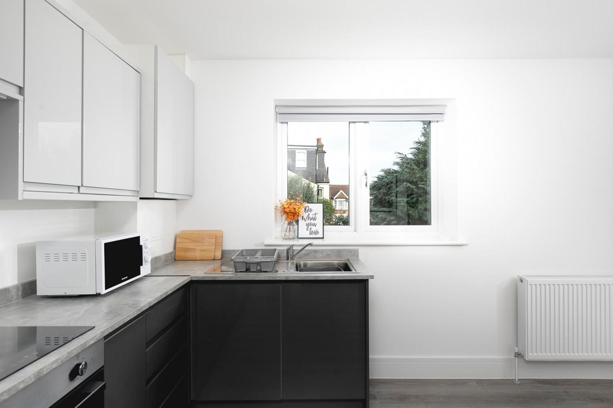 Cozy Apartments With King Size Beds Near Enfield Town & Chase Farm Train Stations With Wifi And Parking Экстерьер фото