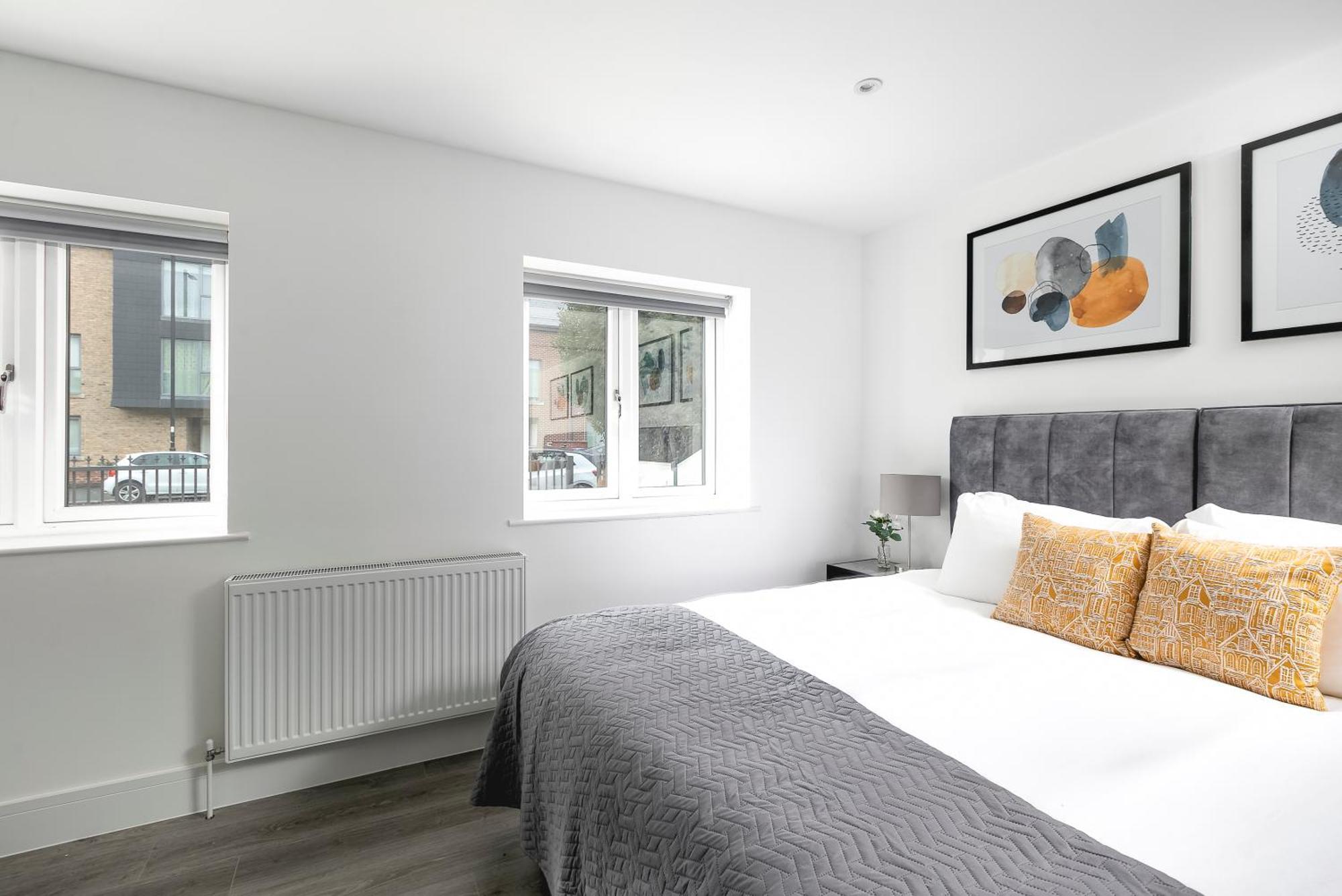 Cozy Apartments With King Size Beds Near Enfield Town & Chase Farm Train Stations With Wifi And Parking Экстерьер фото