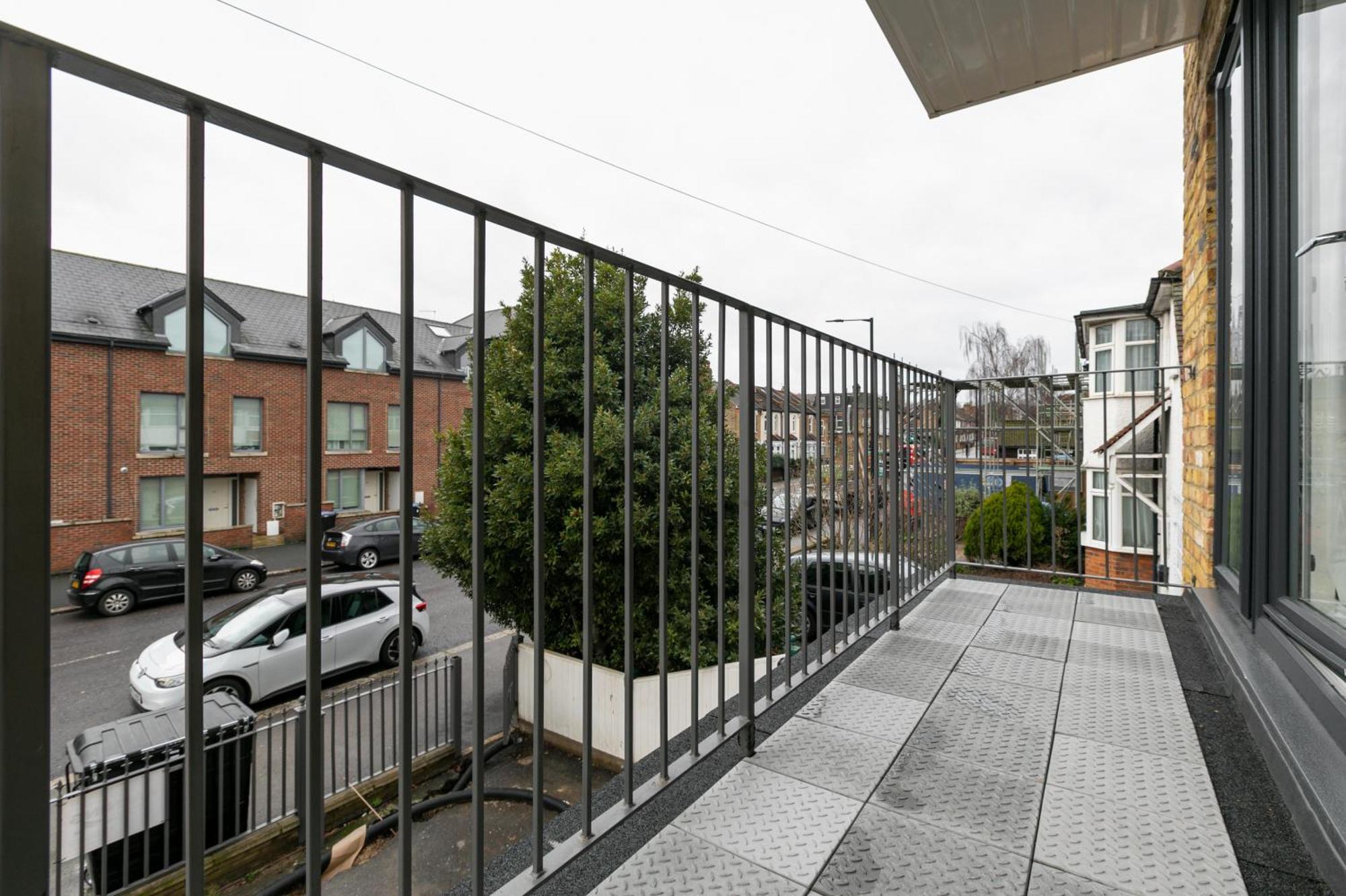 Cozy Apartments With King Size Beds Near Enfield Town & Chase Farm Train Stations With Wifi And Parking Экстерьер фото