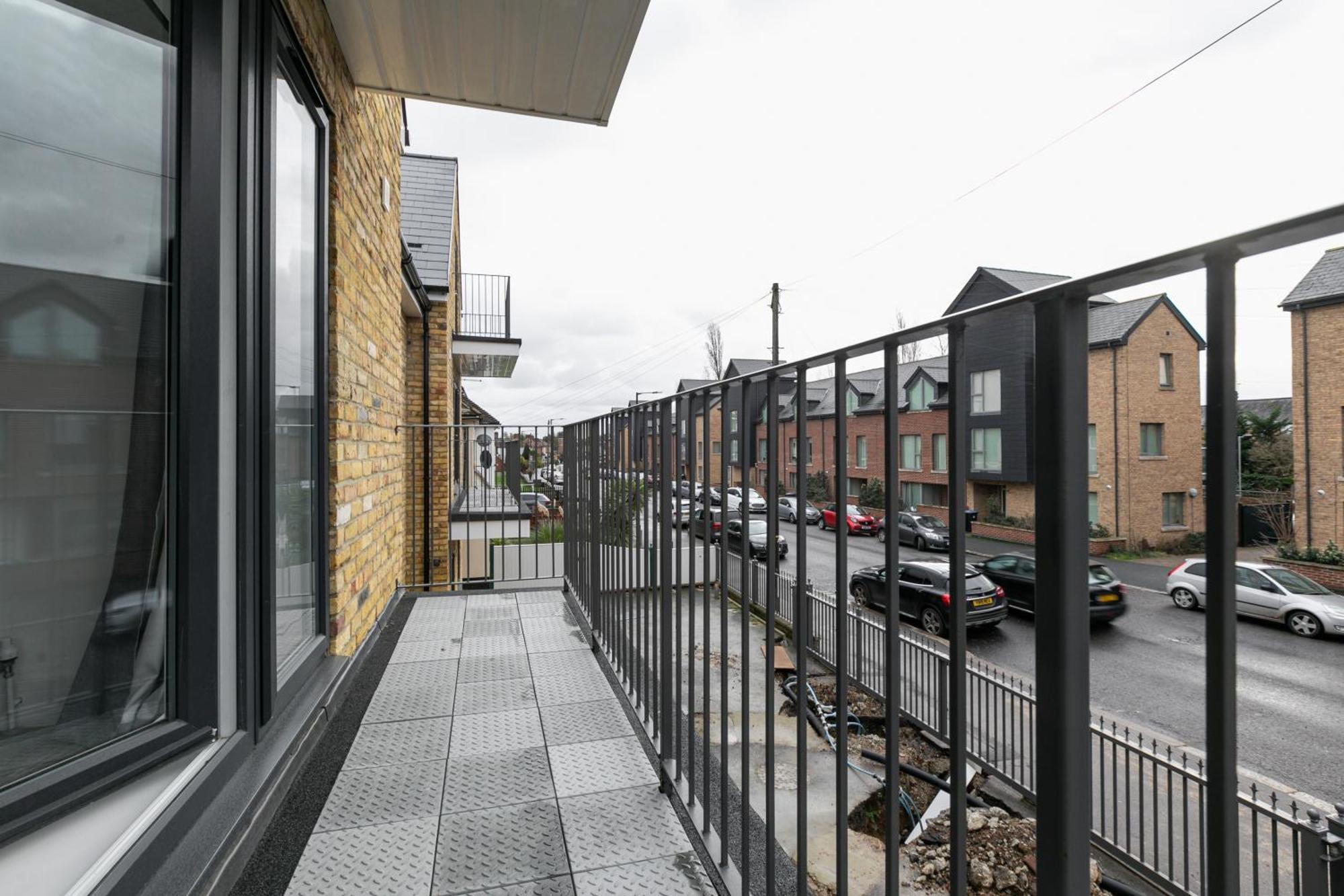Cozy Apartments With King Size Beds Near Enfield Town & Chase Farm Train Stations With Wifi And Parking Экстерьер фото