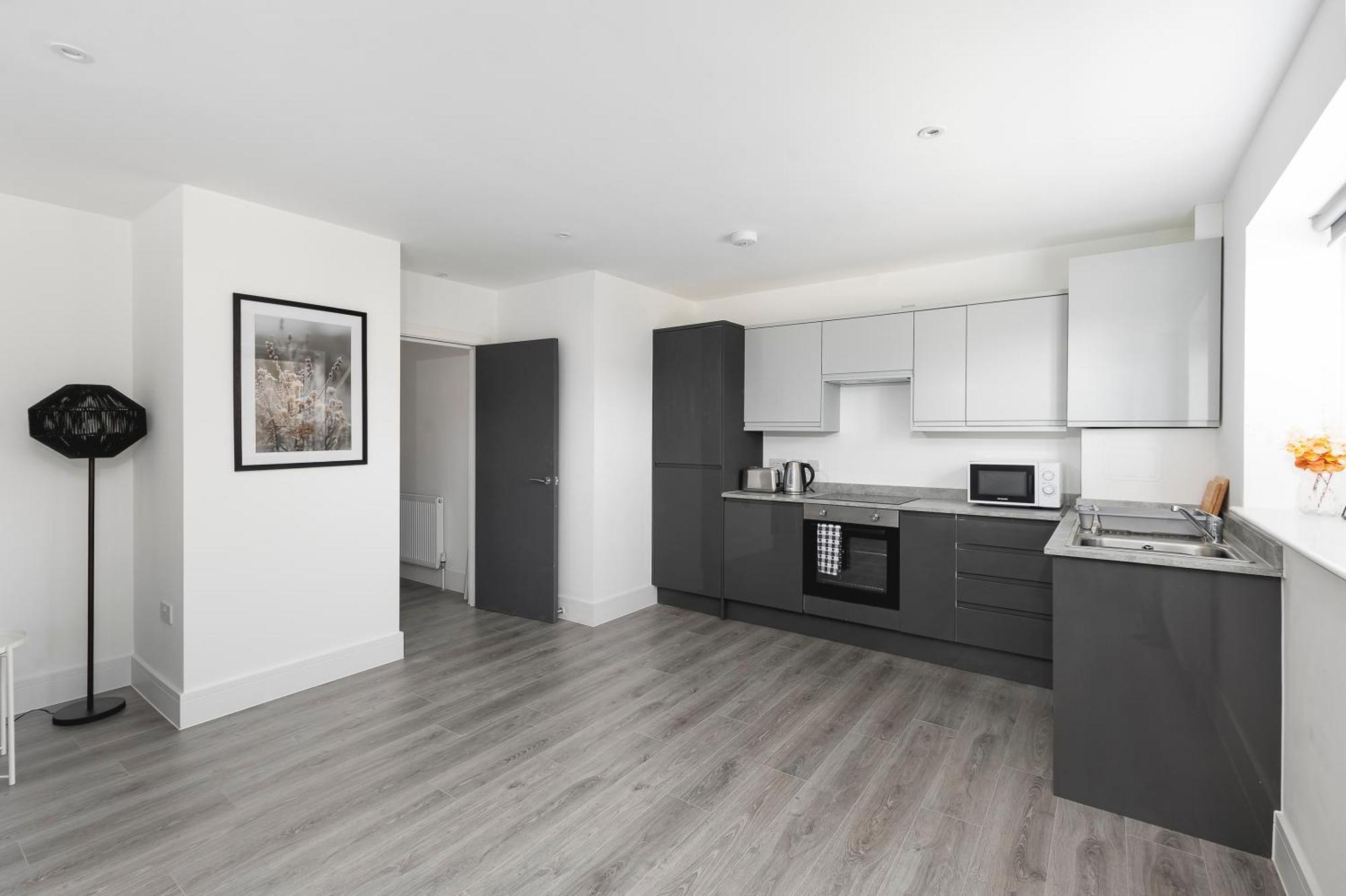 Cozy Apartments With King Size Beds Near Enfield Town & Chase Farm Train Stations With Wifi And Parking Экстерьер фото